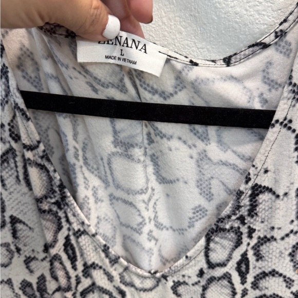 Zenana Outfitters Gray Black Relaxed Blouse with Graphic Design - Picture 3 of 5